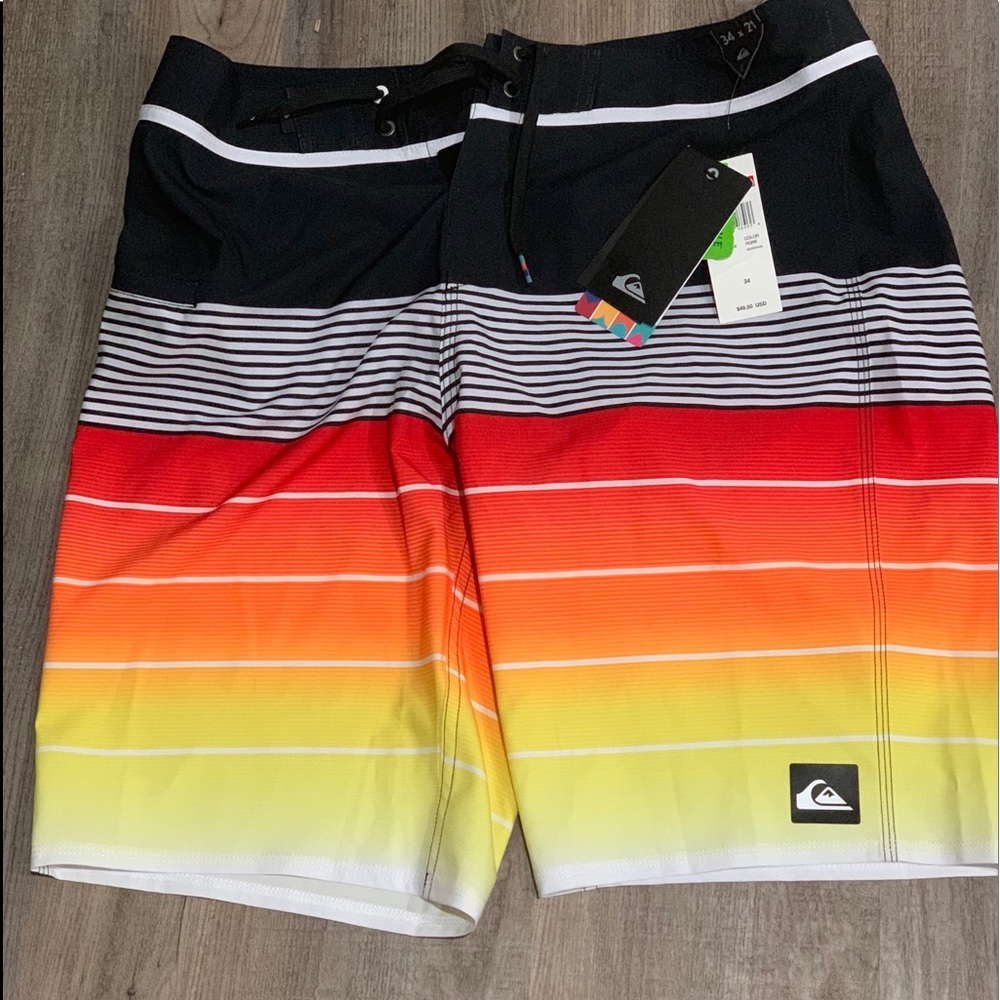 Men’s Quicksilver Board Shorts NWT size 34